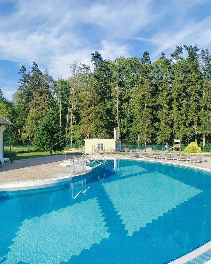 Festetich Kastélyszálló és Zsuzsanna Hotel Szeleste Exterior foto